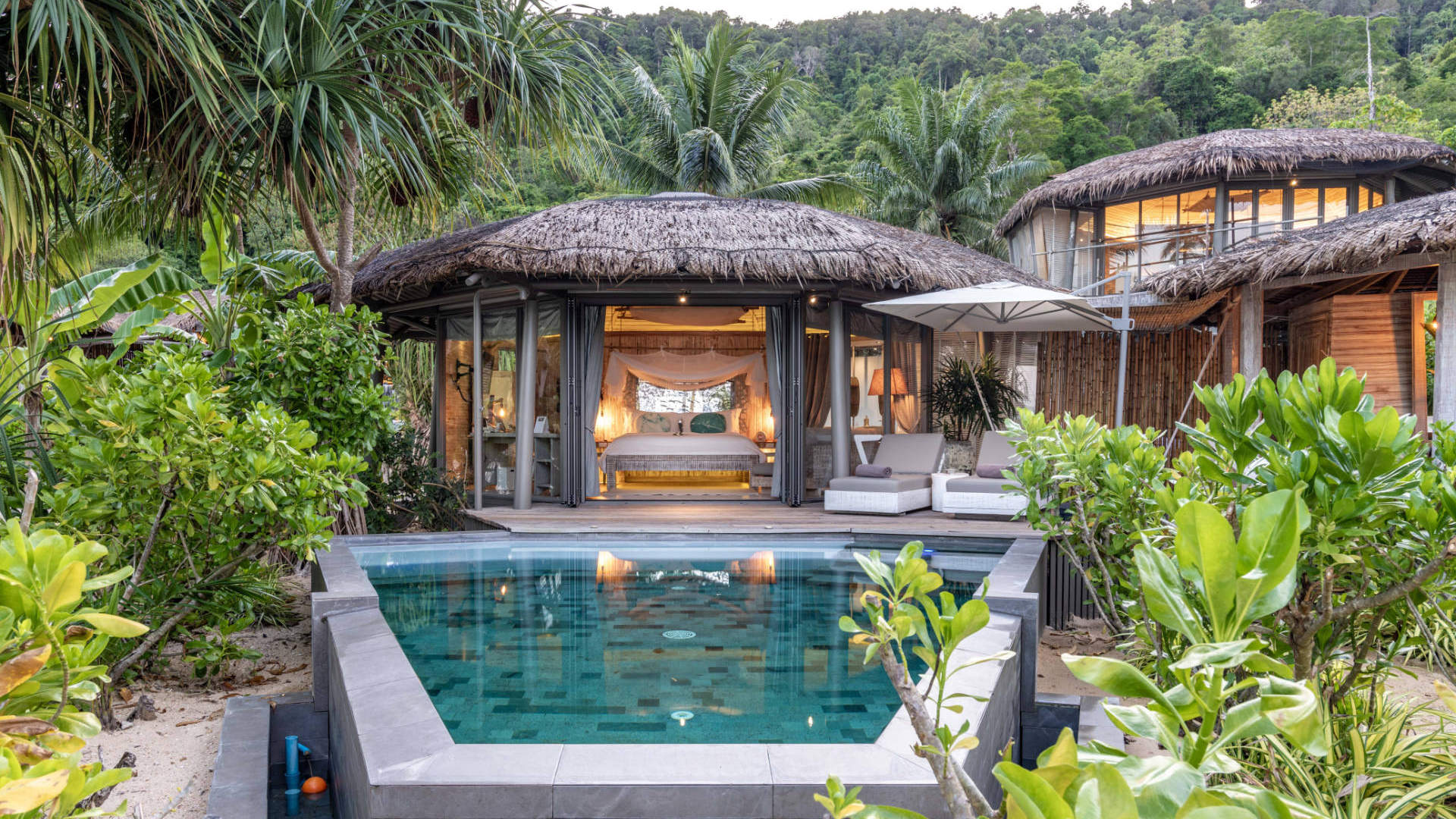 Beachfront Pool Villa 5